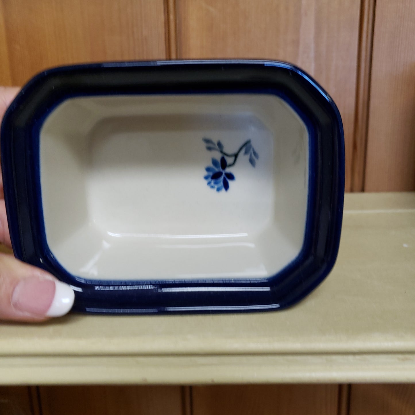 Covered Container ~ box small 385-2524X Clover Fields