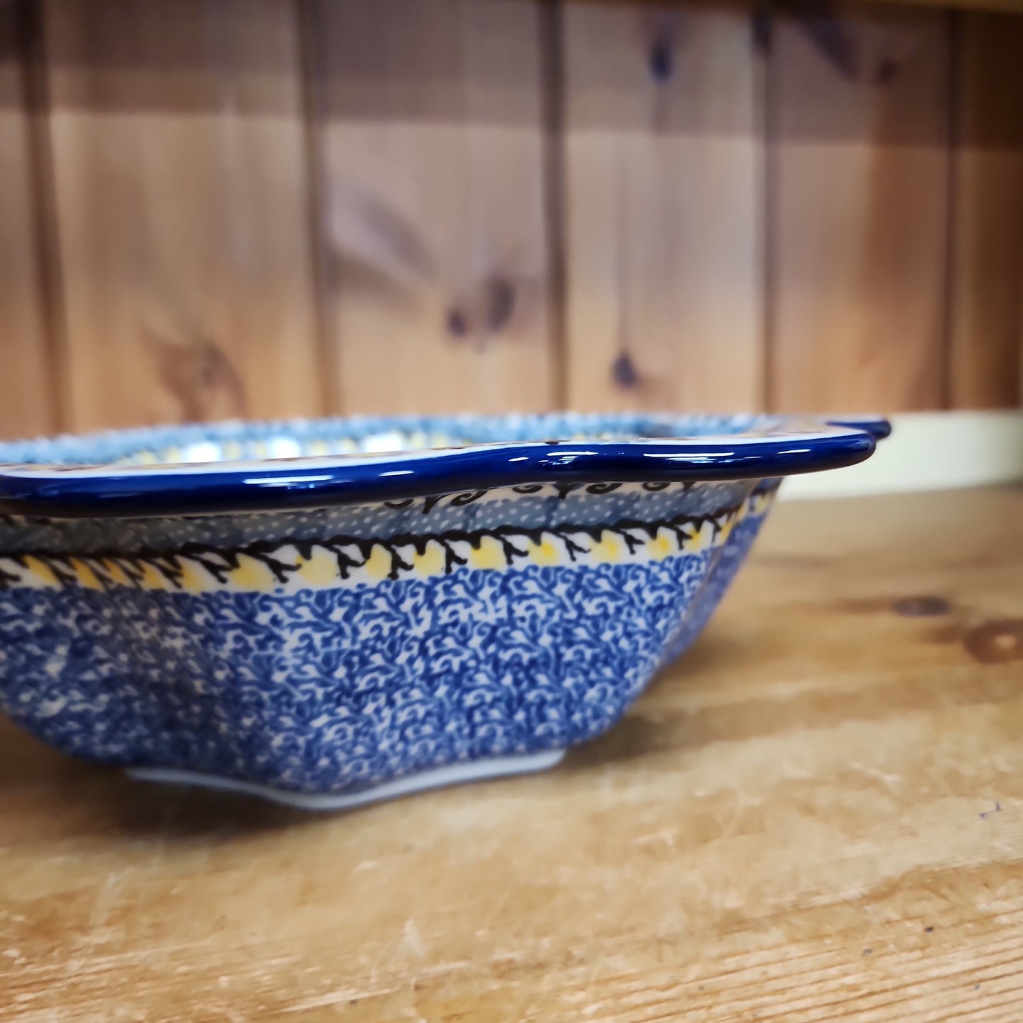 Bowl ~ Petal Edge 796-2178X ~ Daisy Maize