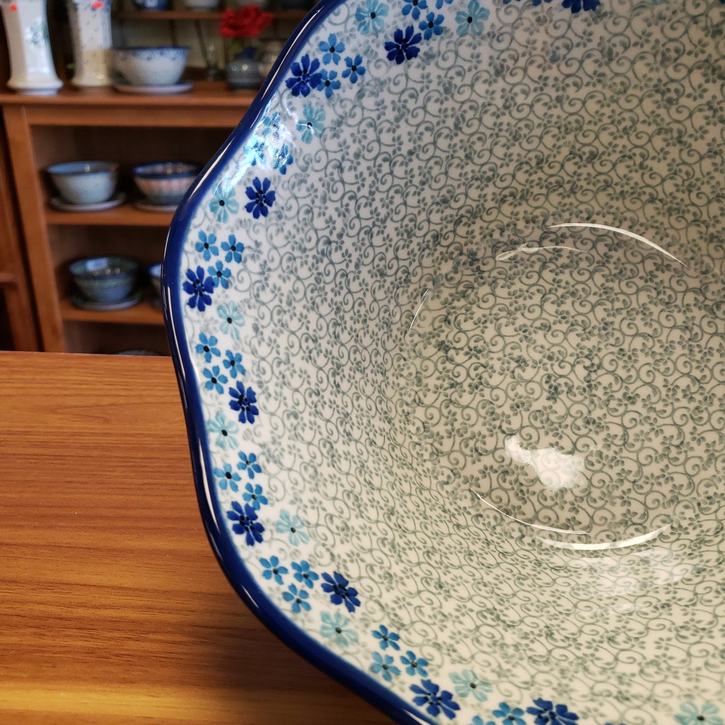 Bowl ~ Wavy Edge ~ Medium ~ 10" 692-2612X ~ Periwinkle pf0424