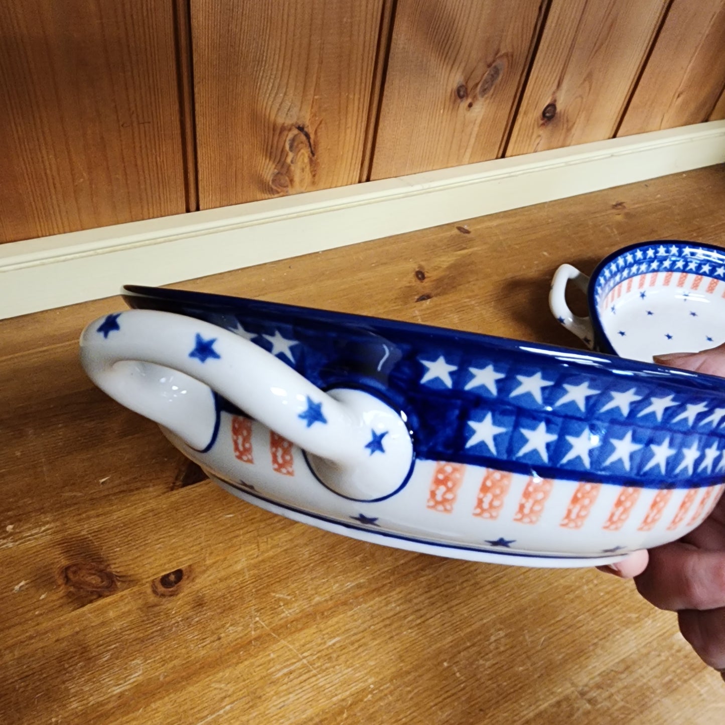 Baker ~ Round w/ Handles ~ 8" 419-0179X Stars and Stripes pf0608