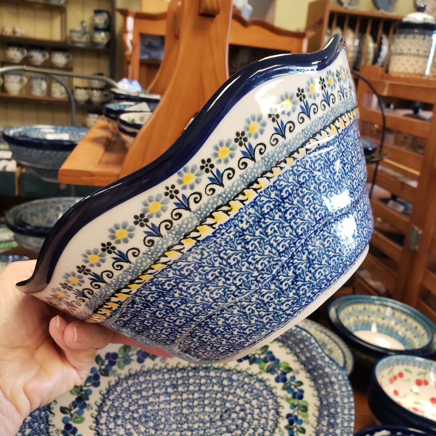 Bowl Wavy Edge Medium 10" 2178X ~ Daisy Maize