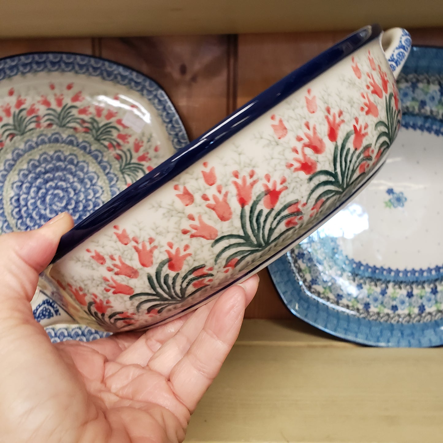 Baker ~ Round w/ Handles ~ 10" 420-1437X Crimson Bells