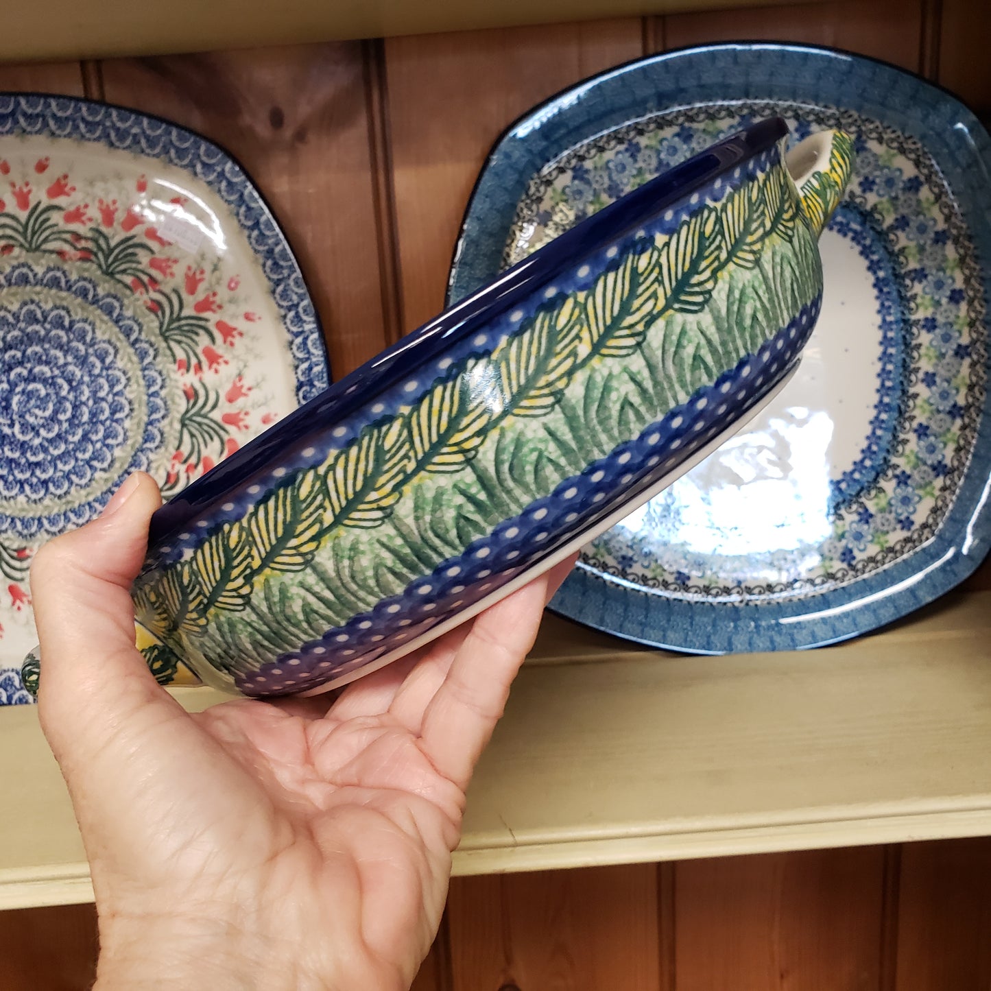 Baker ~ Round w/ Handles ~ 10" 420-U2663 Rooster