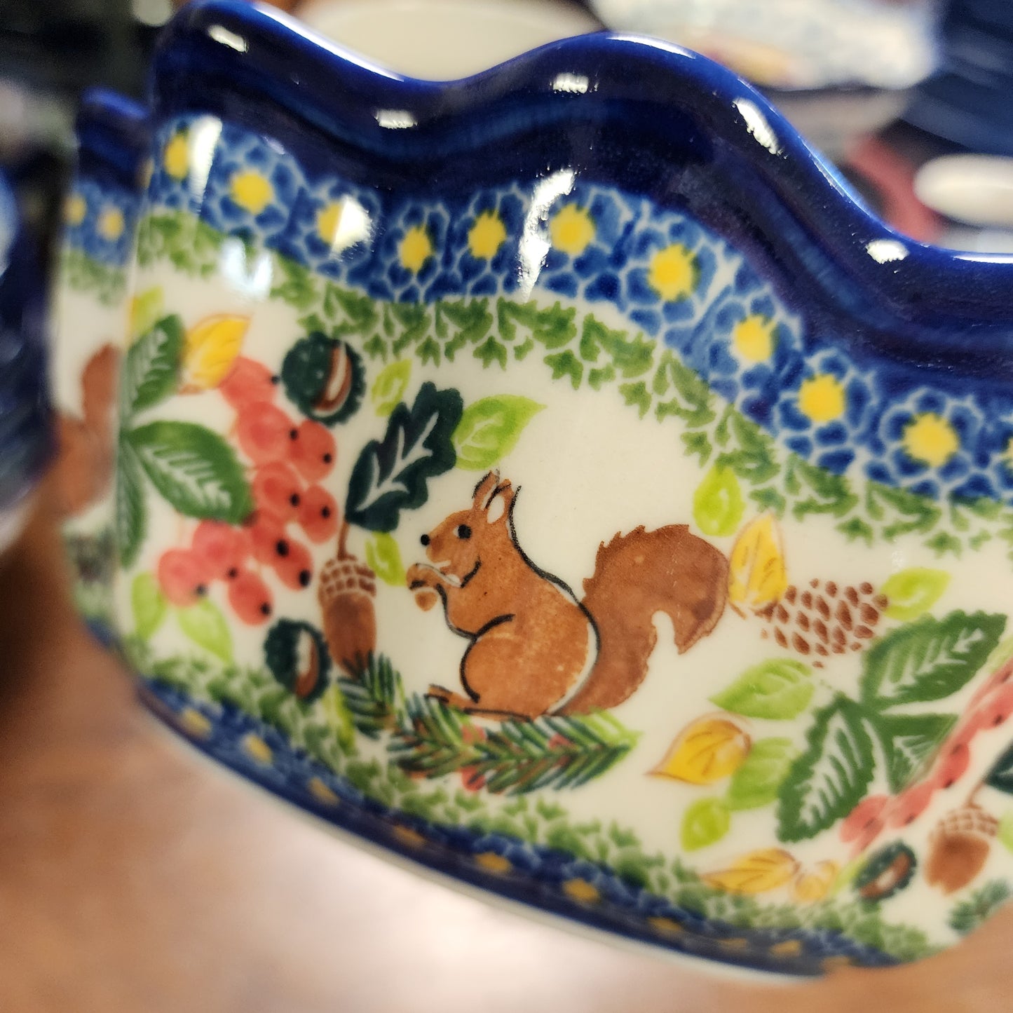 Bowl 7.5" fluted ~ Fall 1048 squirrel