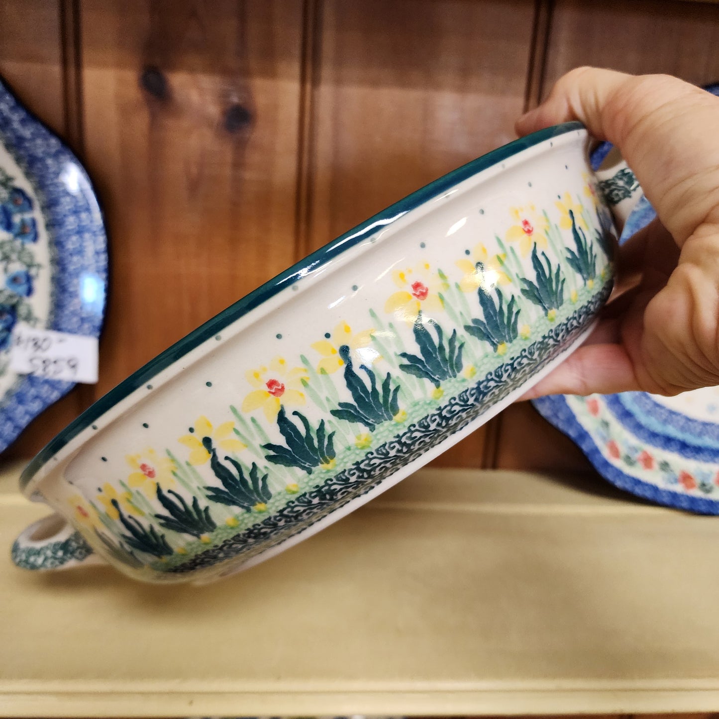 Baker Round w/ Handles 10" 2777Q ~ Daffodil