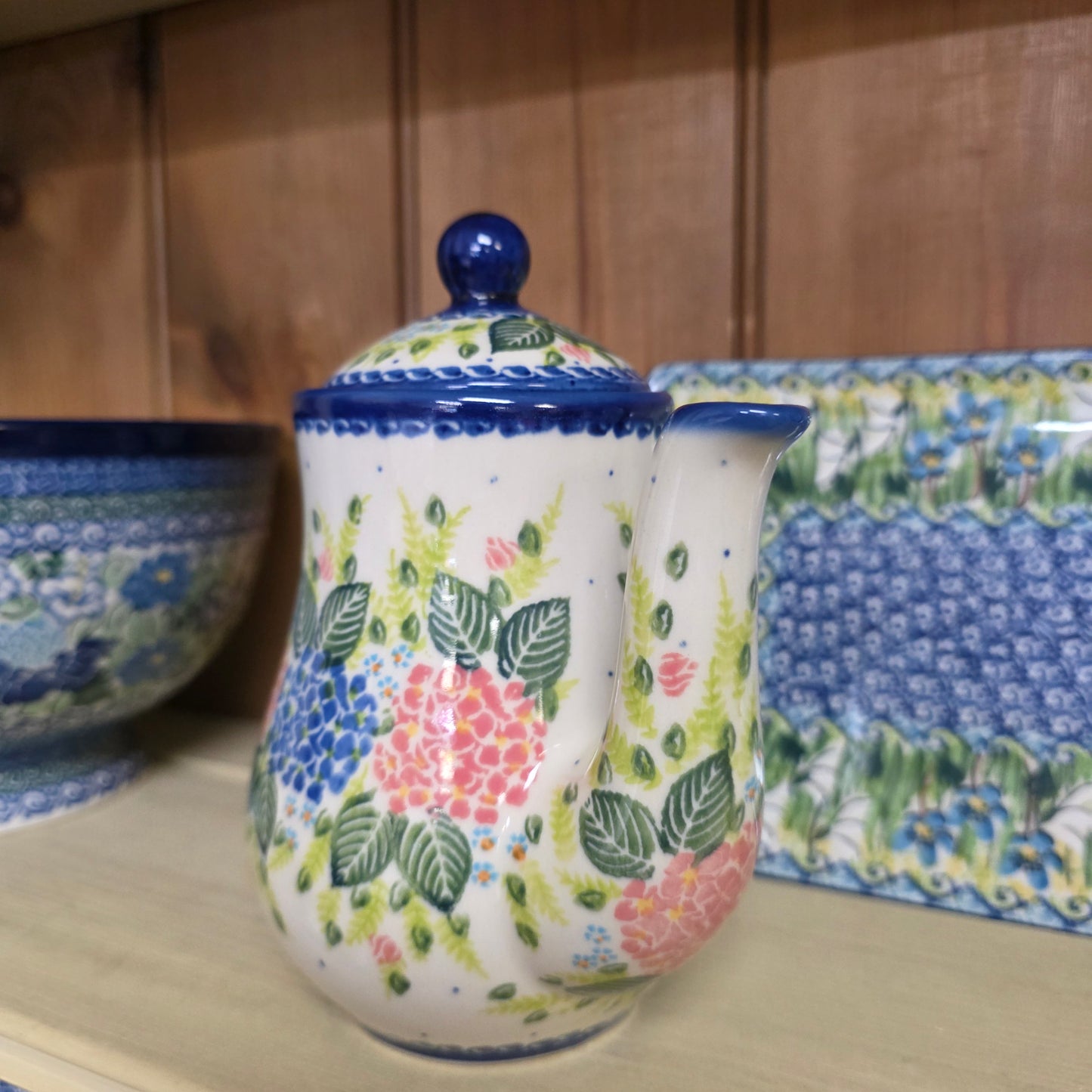 Teapot Hydrangea / 3 cups / 7". 682