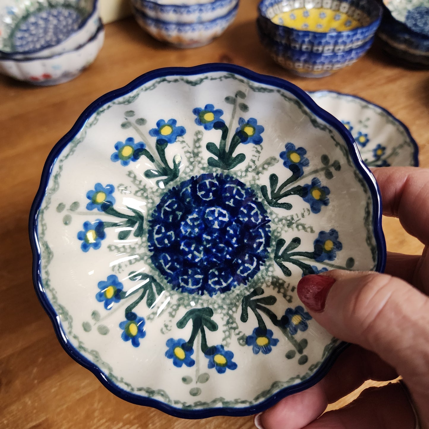 Bowl ~ Scalloped ~ 4.5" 0614X ~ Blue Spring Daisy