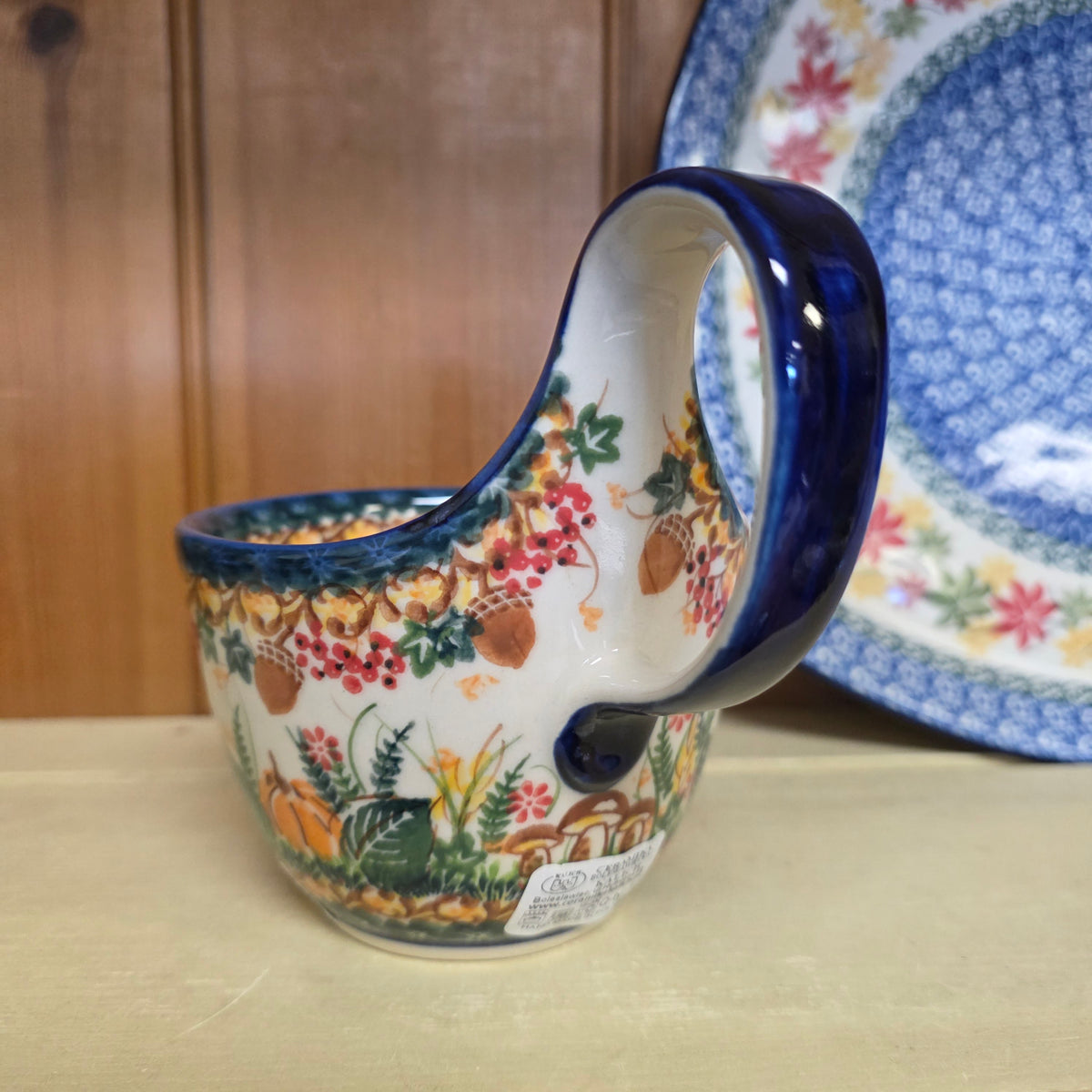 Bowl w/loop handle 1046 hedghog acorn mushroom