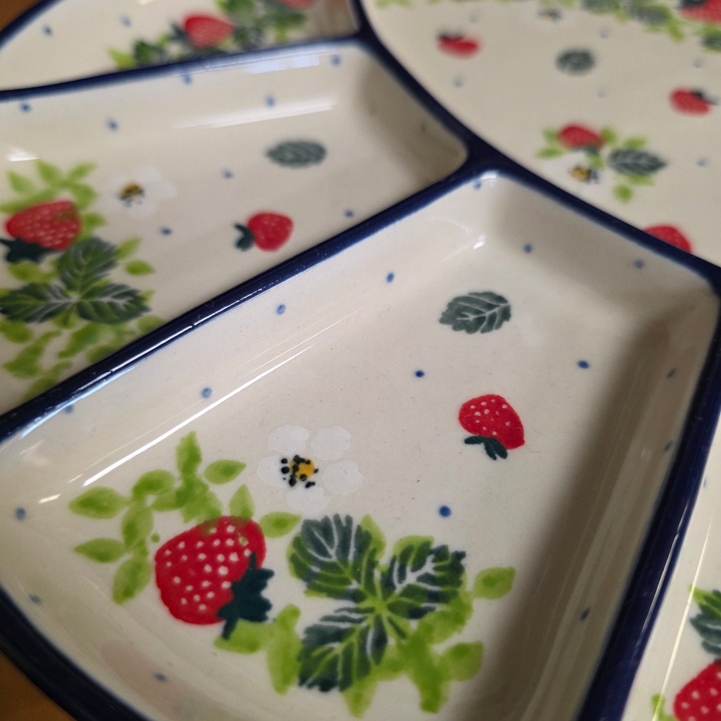 Plate ~ Divided Dish 8.75" 499-2709X Strawberry Field small round