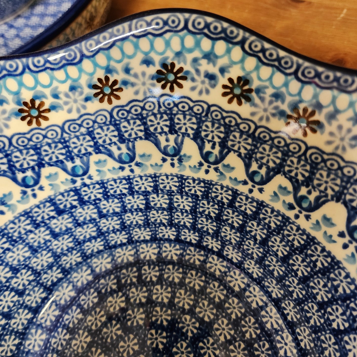 Bowl ~ Wavy Edge ~ Medium ~ 10" 692-2187X Blue Yonder 10 cups