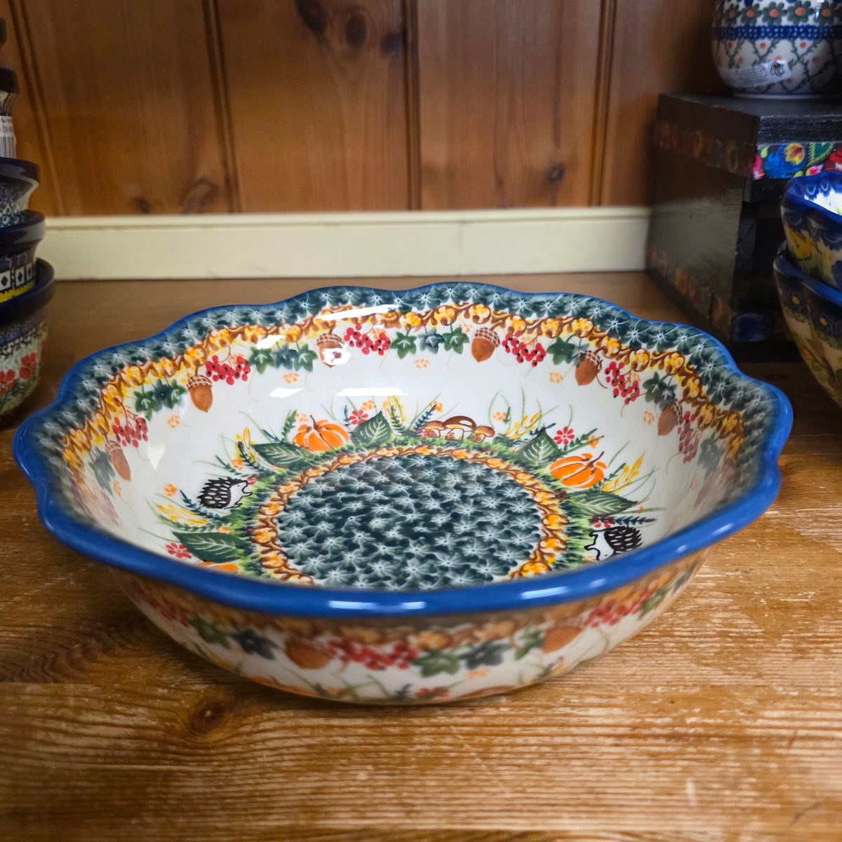 Bowl 9" ruffle / ART1 1046 hedgehog