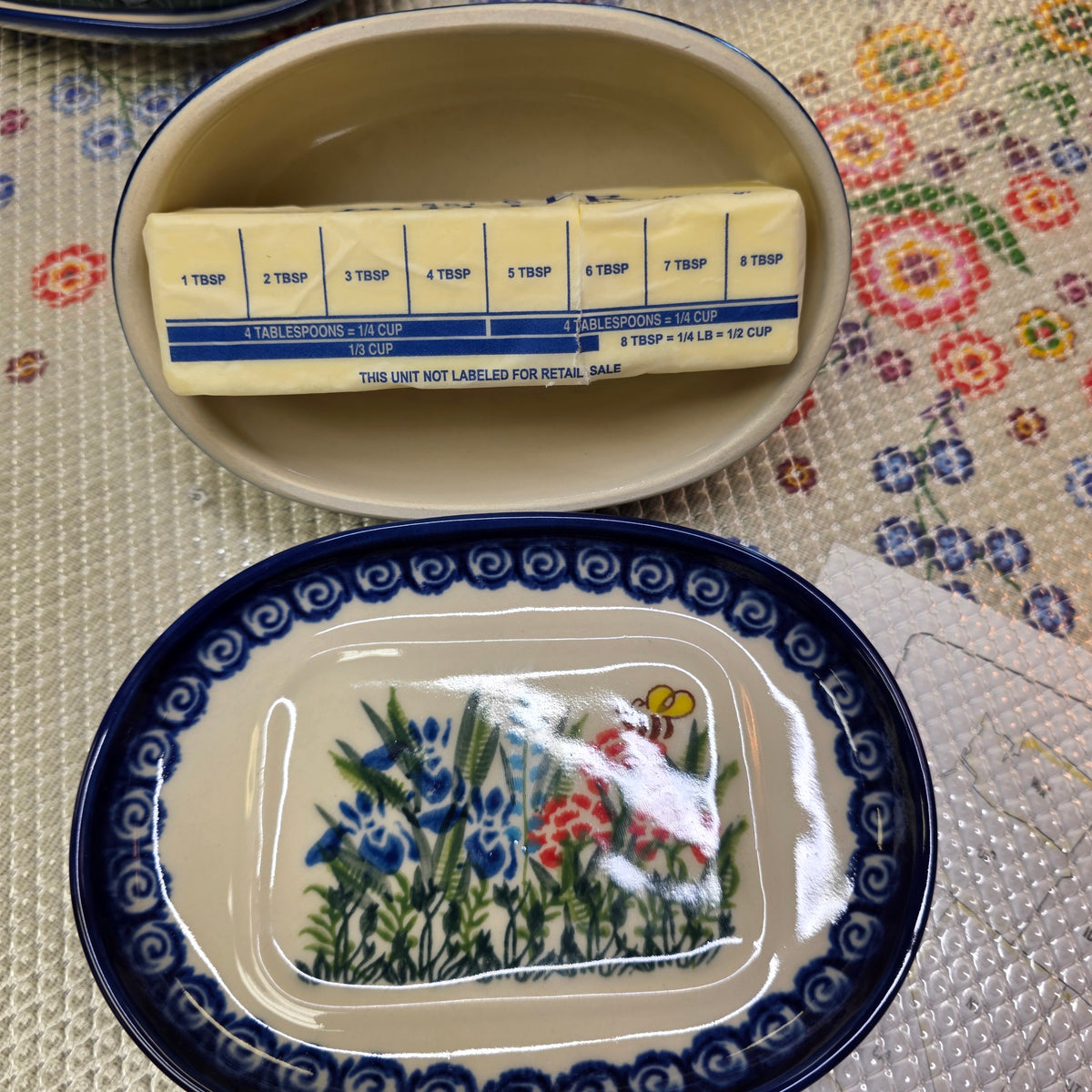 Butter Oval / Bees 552