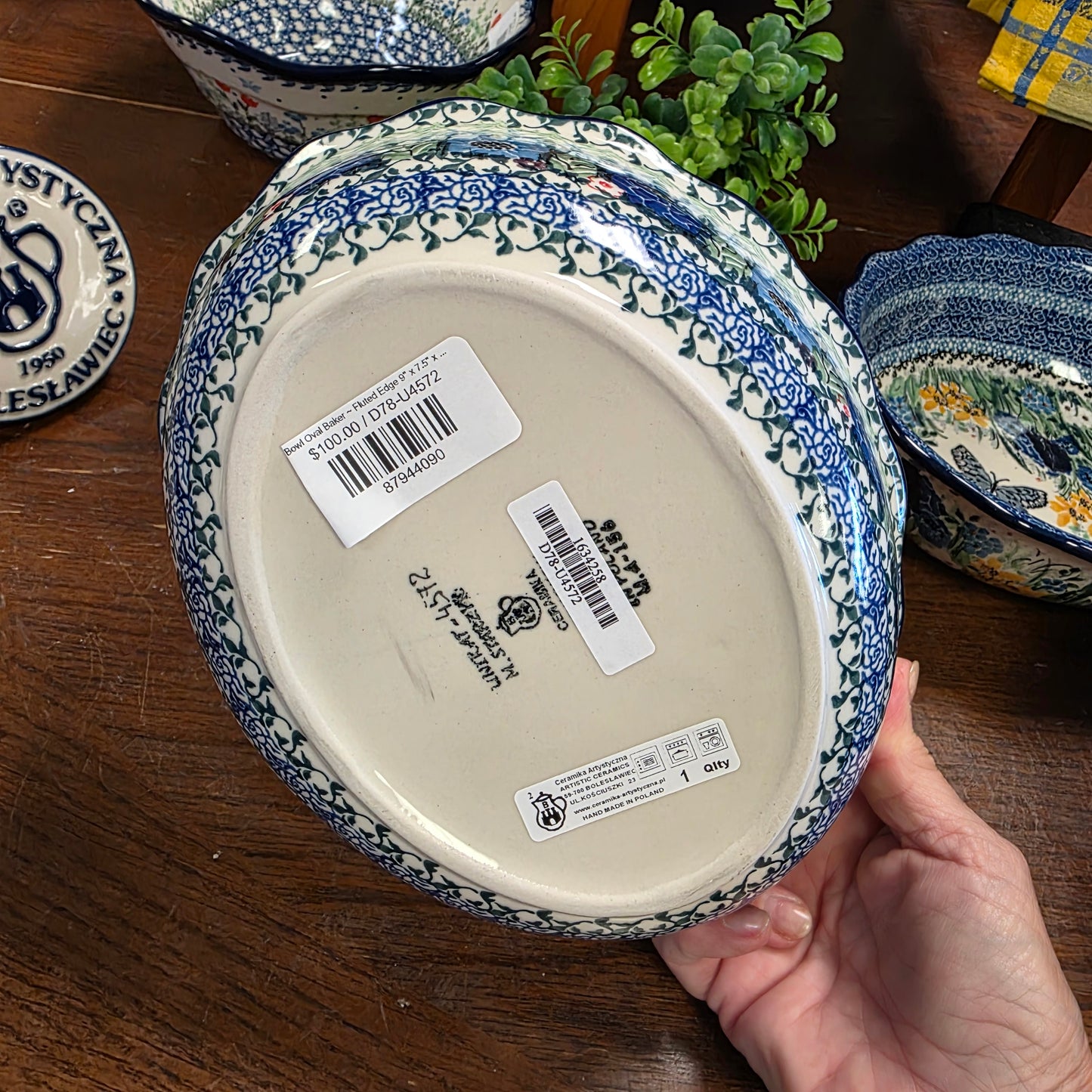 Bowl Oval Baker ~ Fluted Edge 9" x 7.5" x 2 3/4"deep D78-U4572 U4 pf0526