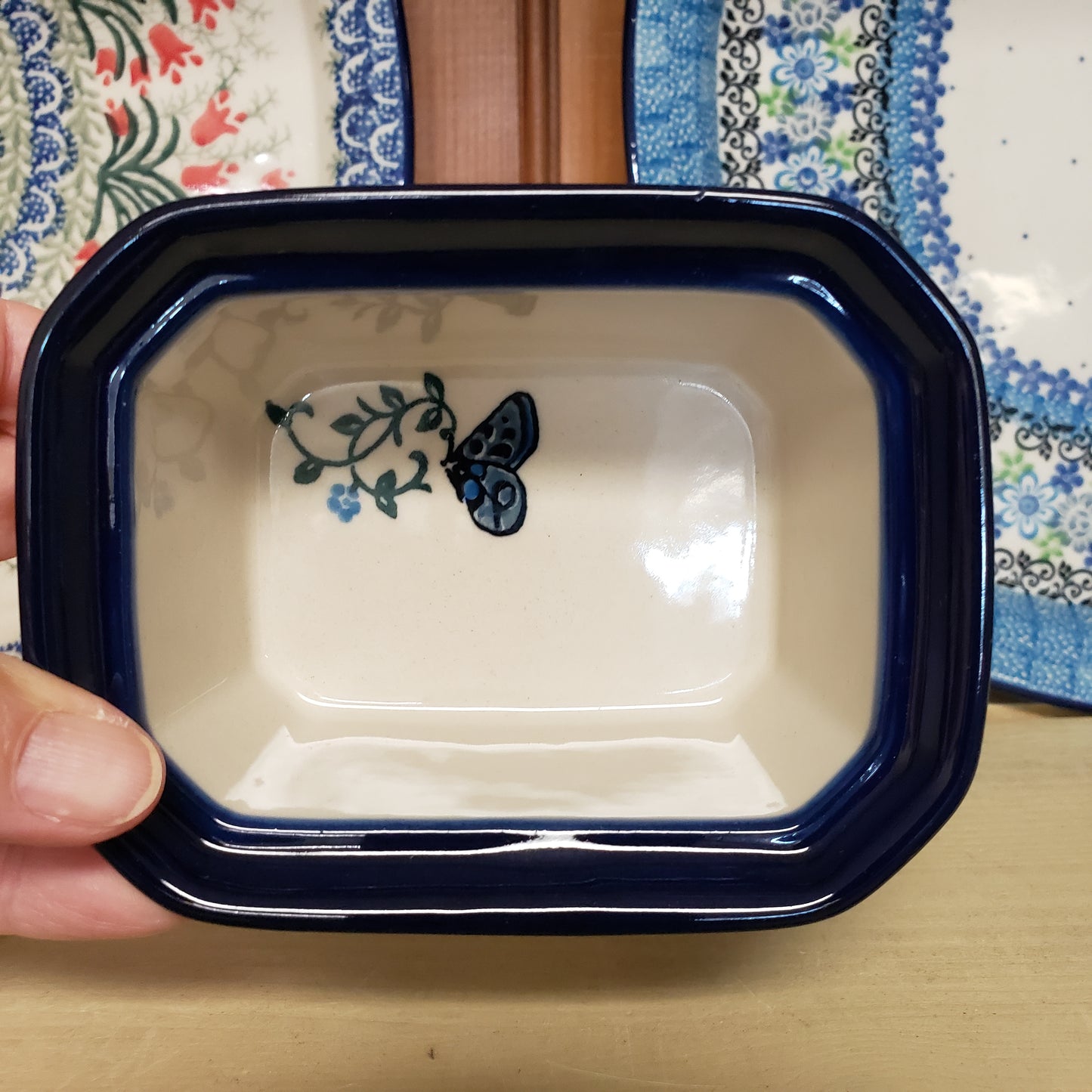 Covered Container ~ 3.25"H x 3.5"W x 4.5"L 385-1934X pf0425