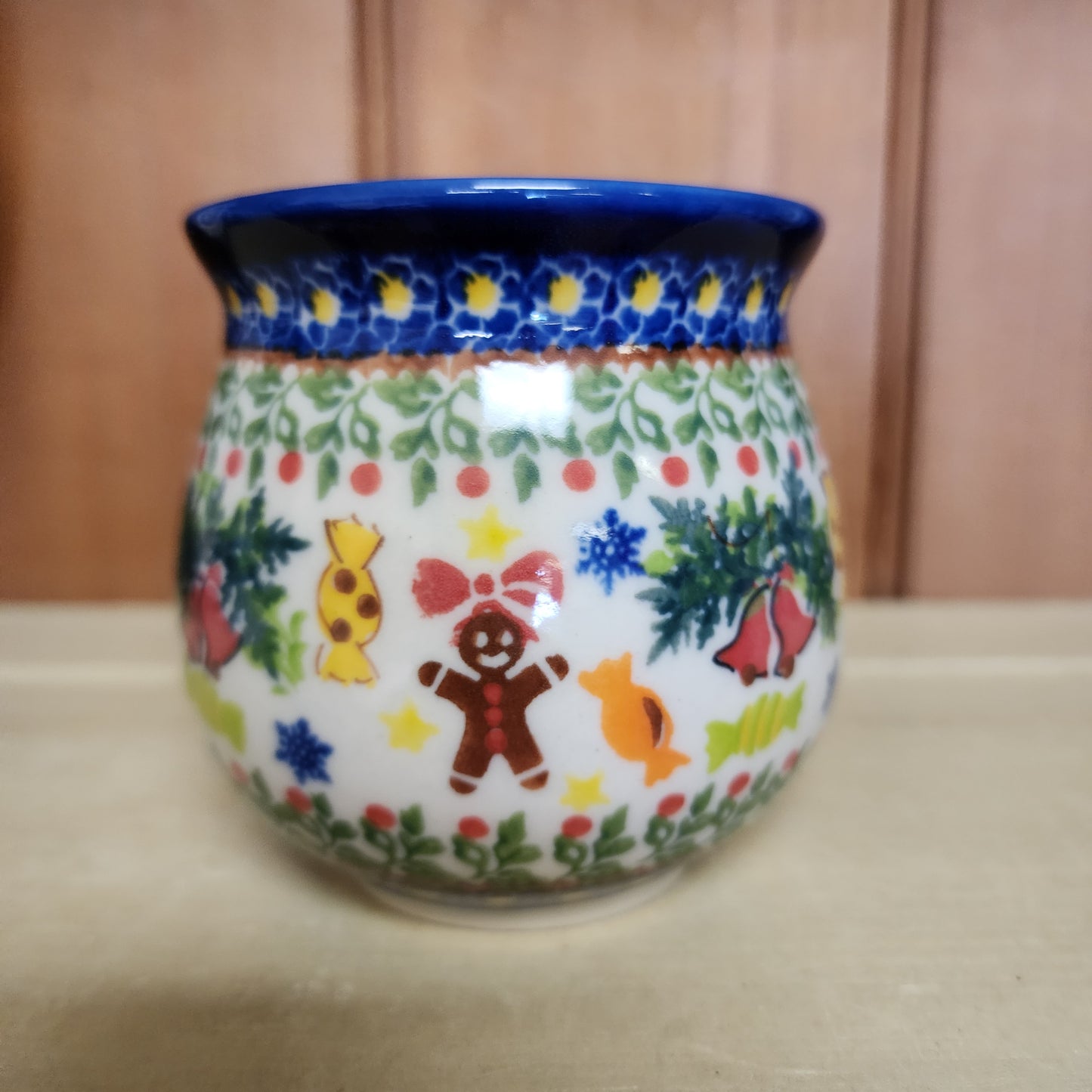 Mug 12 oz Cardinal / candy gingerbread man