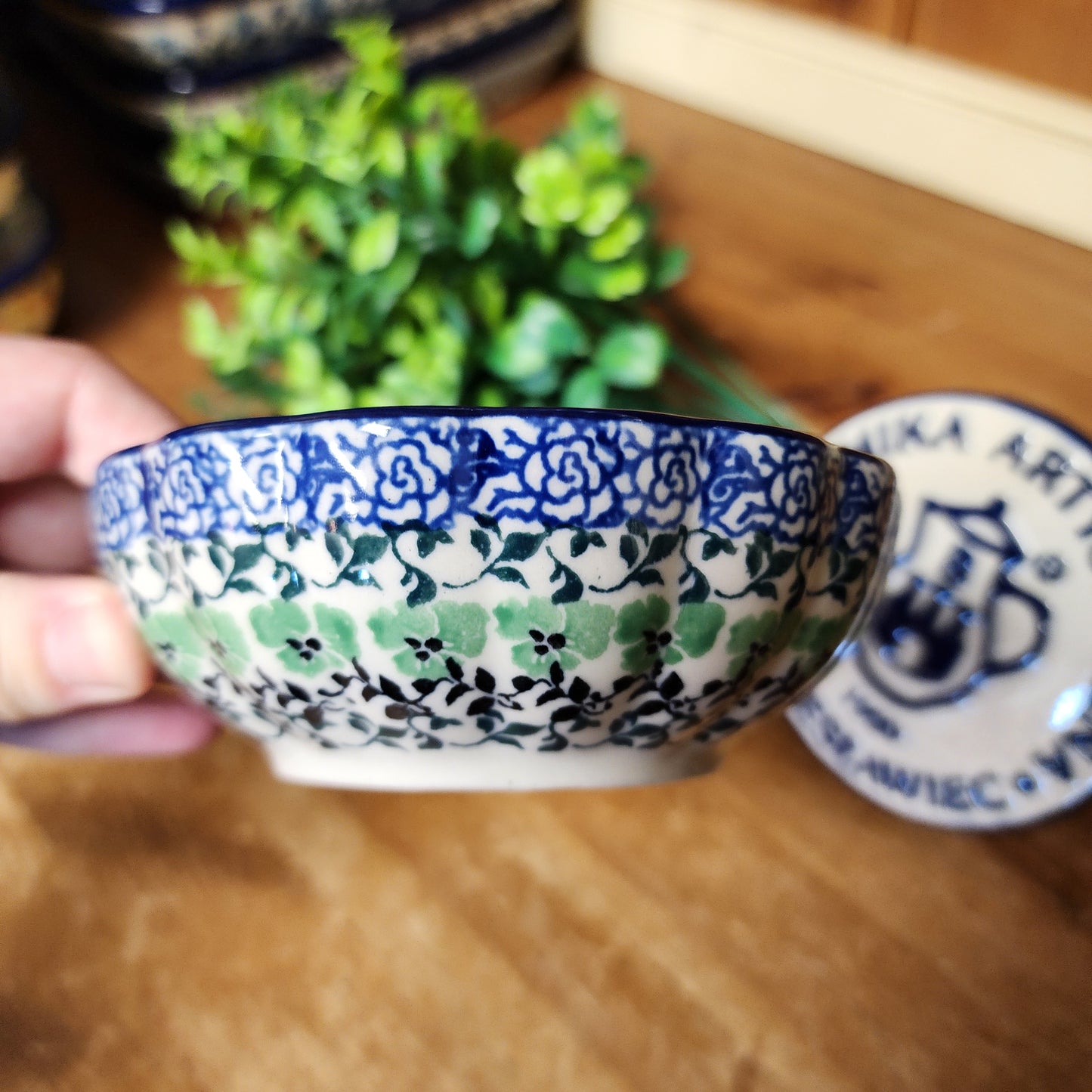 Bowl Scalloped 4.5" 023-U4572 U4 pf0526