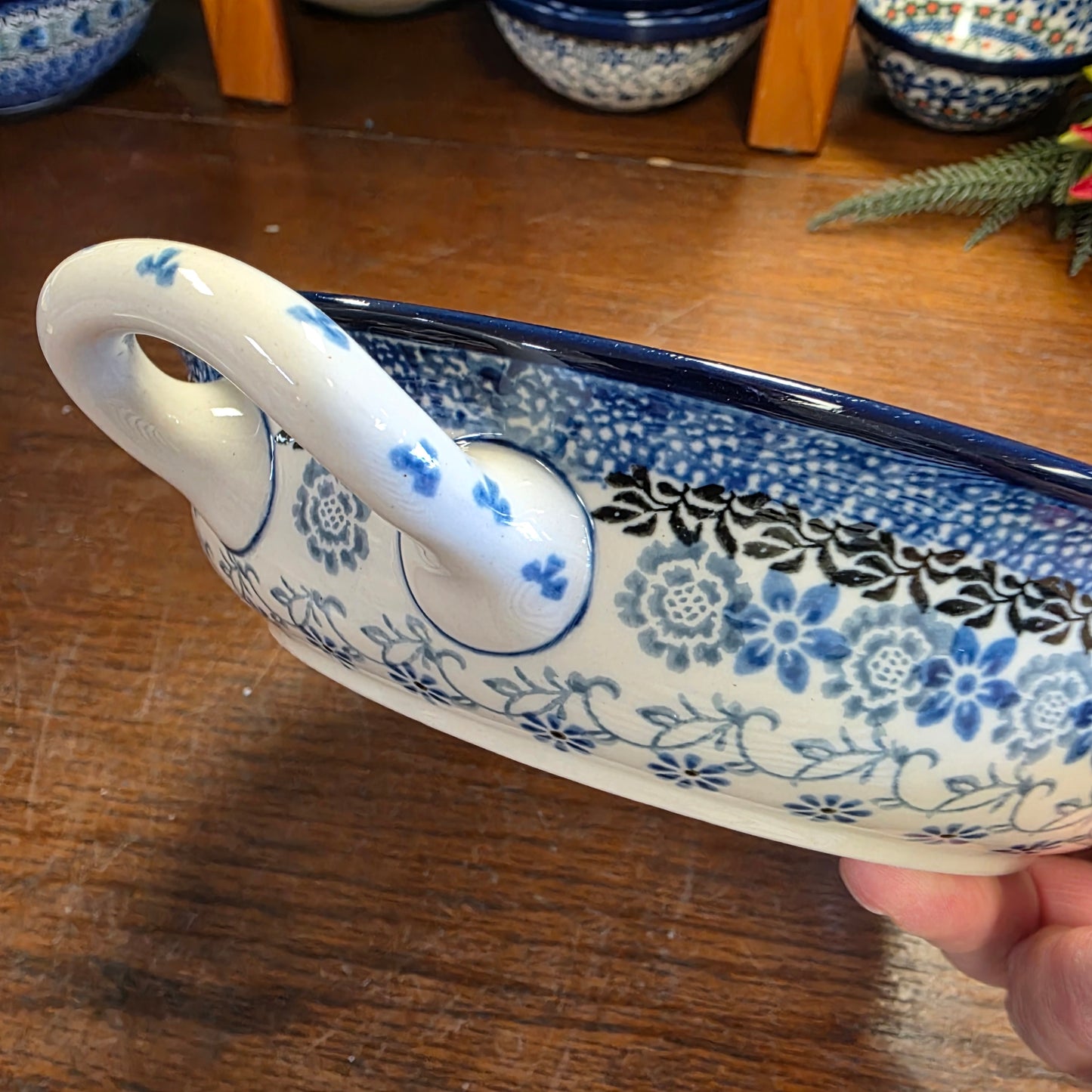 Baker Round w/ Handles 8" 2158X ~ Silver Lace