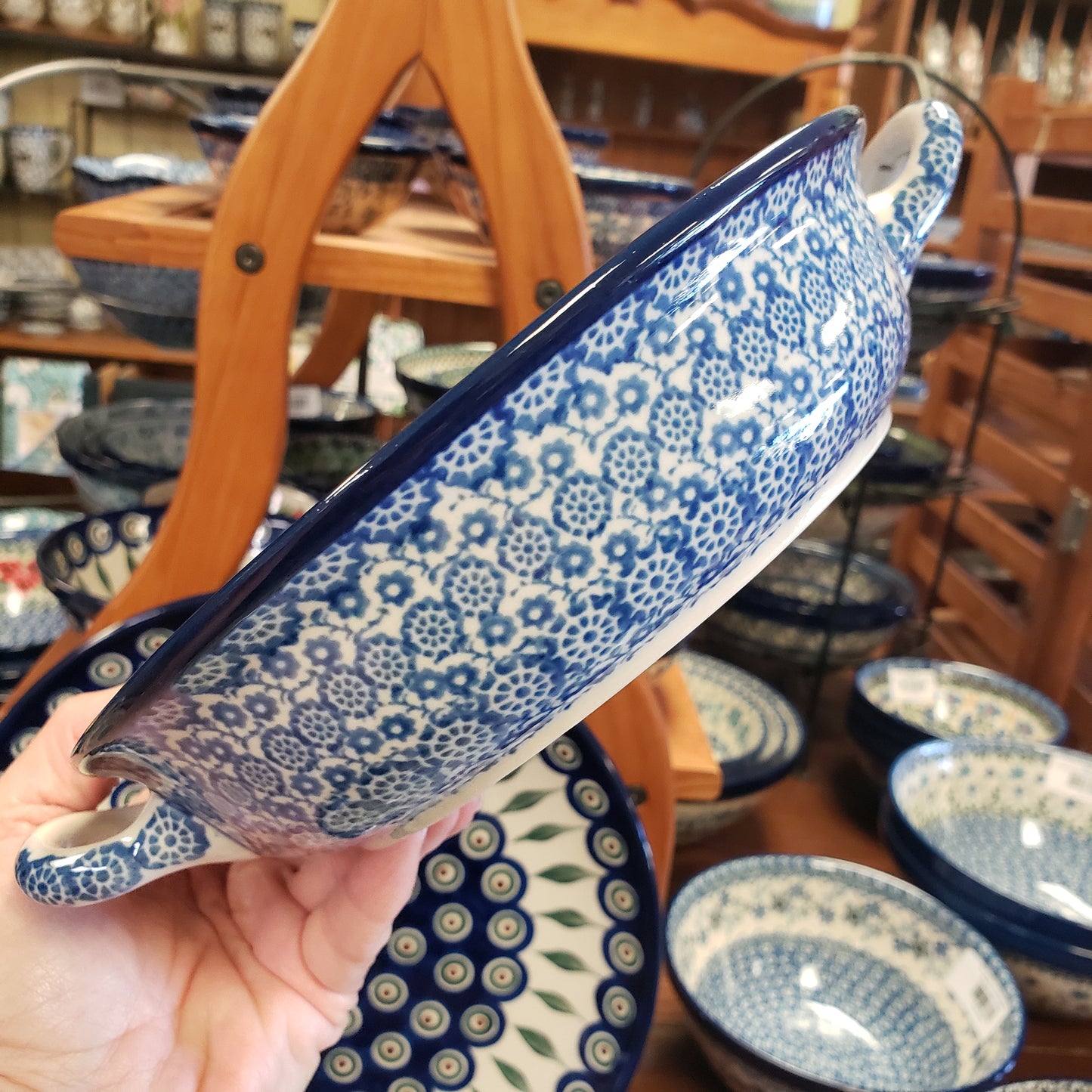 Baker ~ Round w/ Handles ~ 8" 419-2615X Midnight