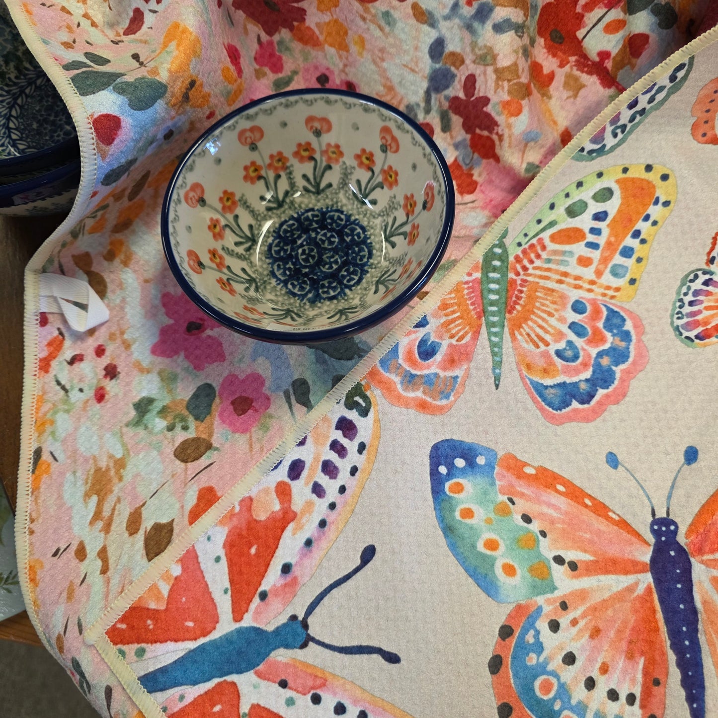 Towel /poly ~ Butterflies / floral