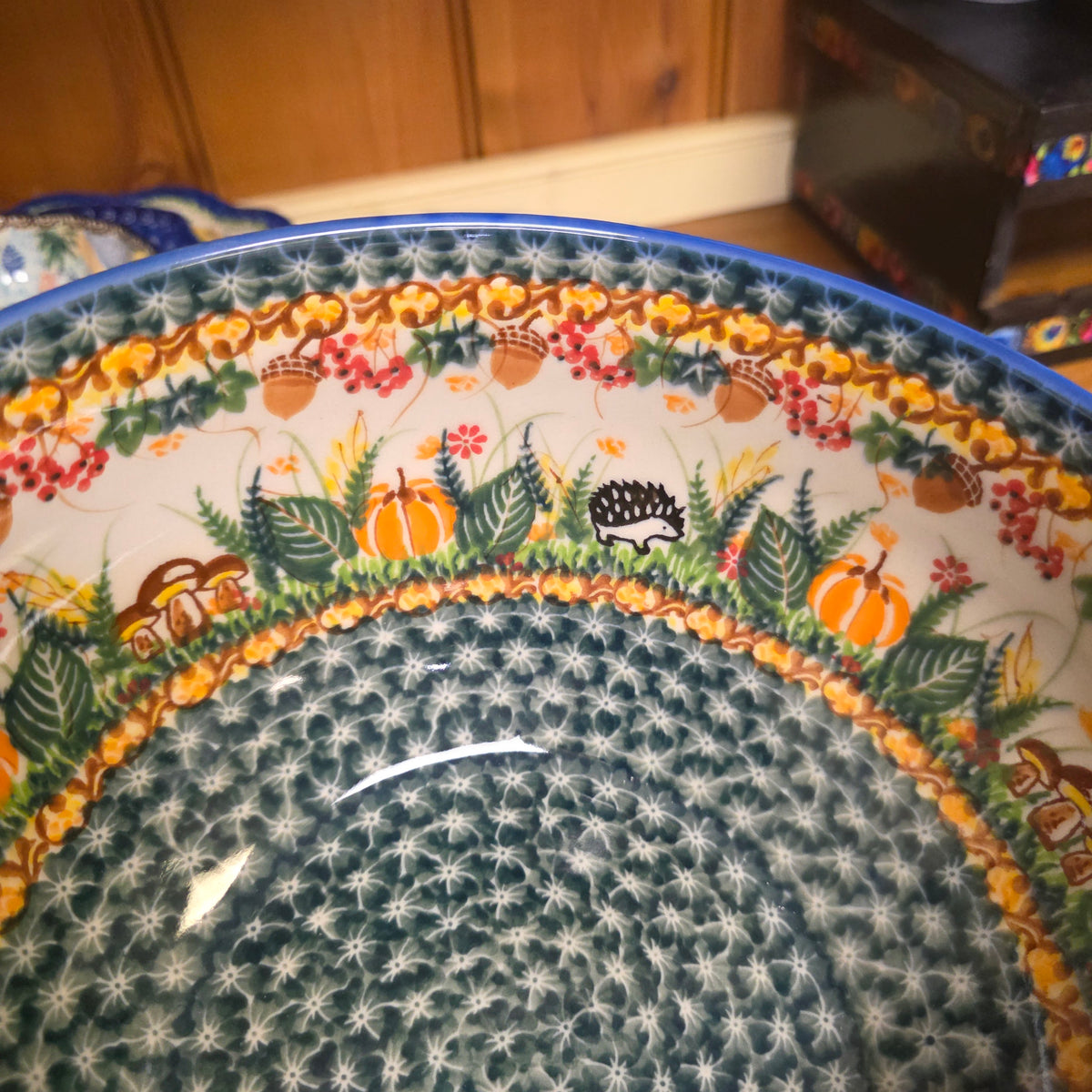 Bowl 9" Serving ~ #2. 1046 hedgehog (4.5" deep)