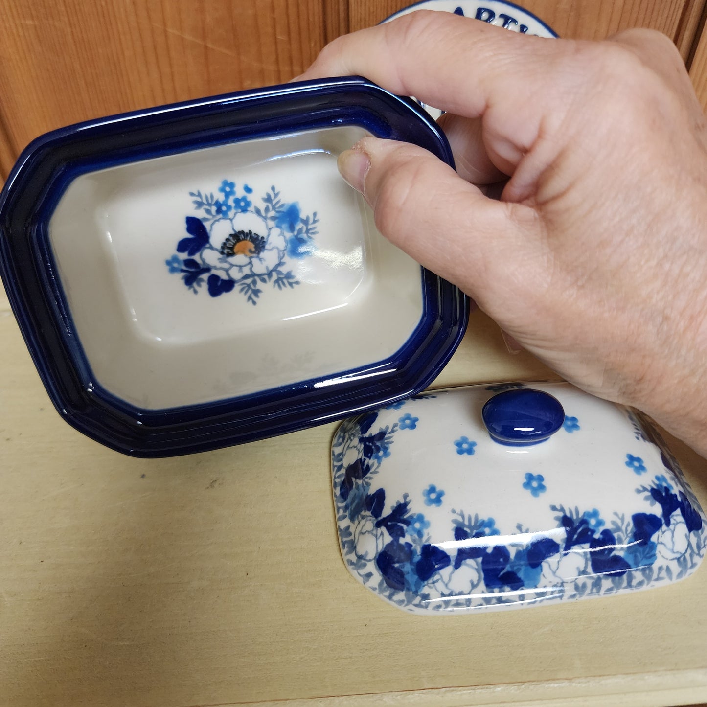 Box Covered Container 3.25"H x 3.5"W x 4.5"L 385-2222X Snow Poppy pf0526