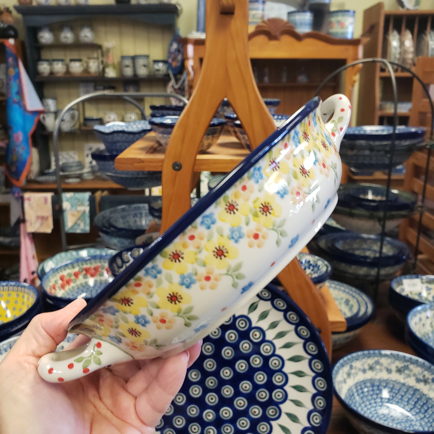 Baker ~ Round w/ Handles ~ 8" 419-2225X Buttercup