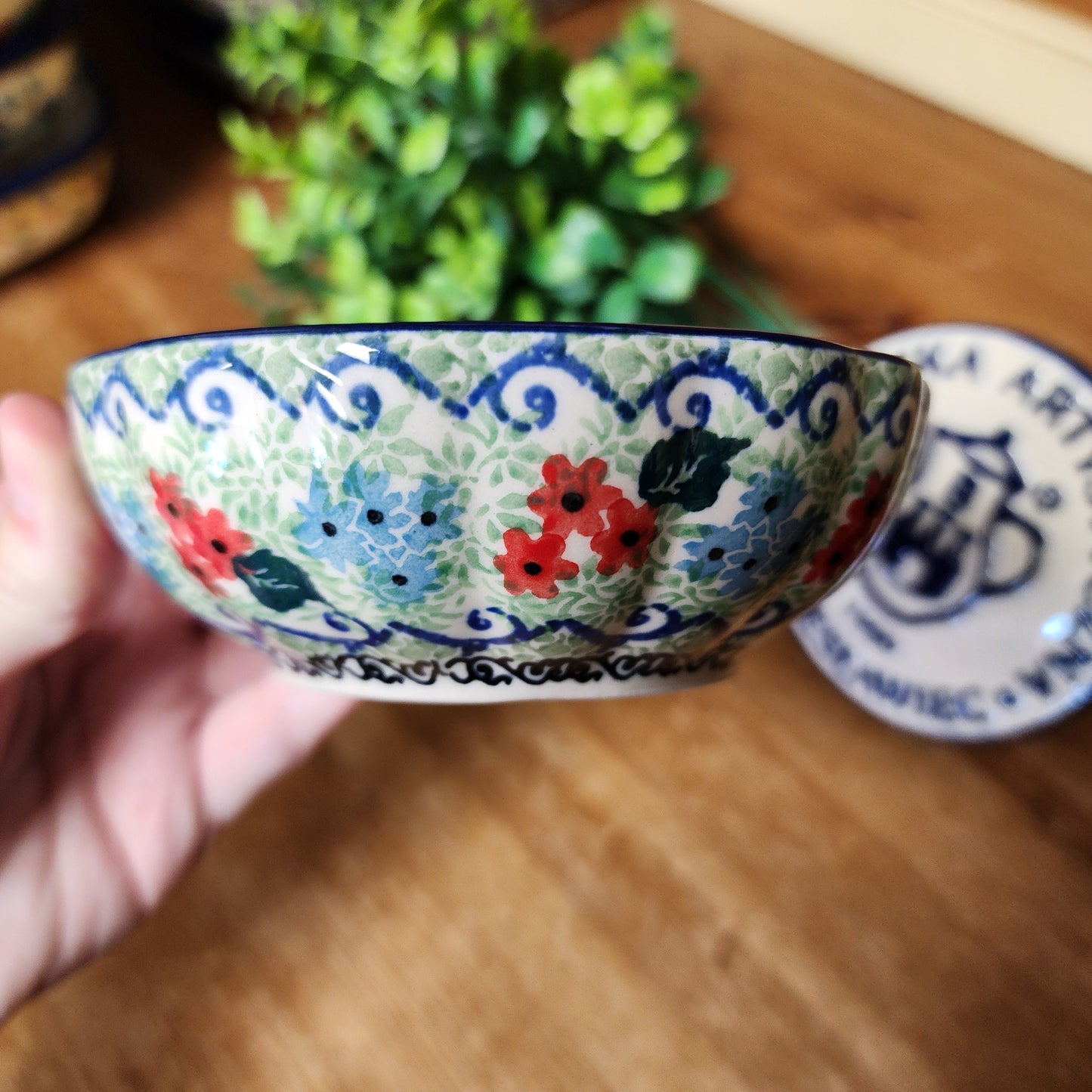 Bowl Scalloped 4.5" 023-U4600 U4 pf0526