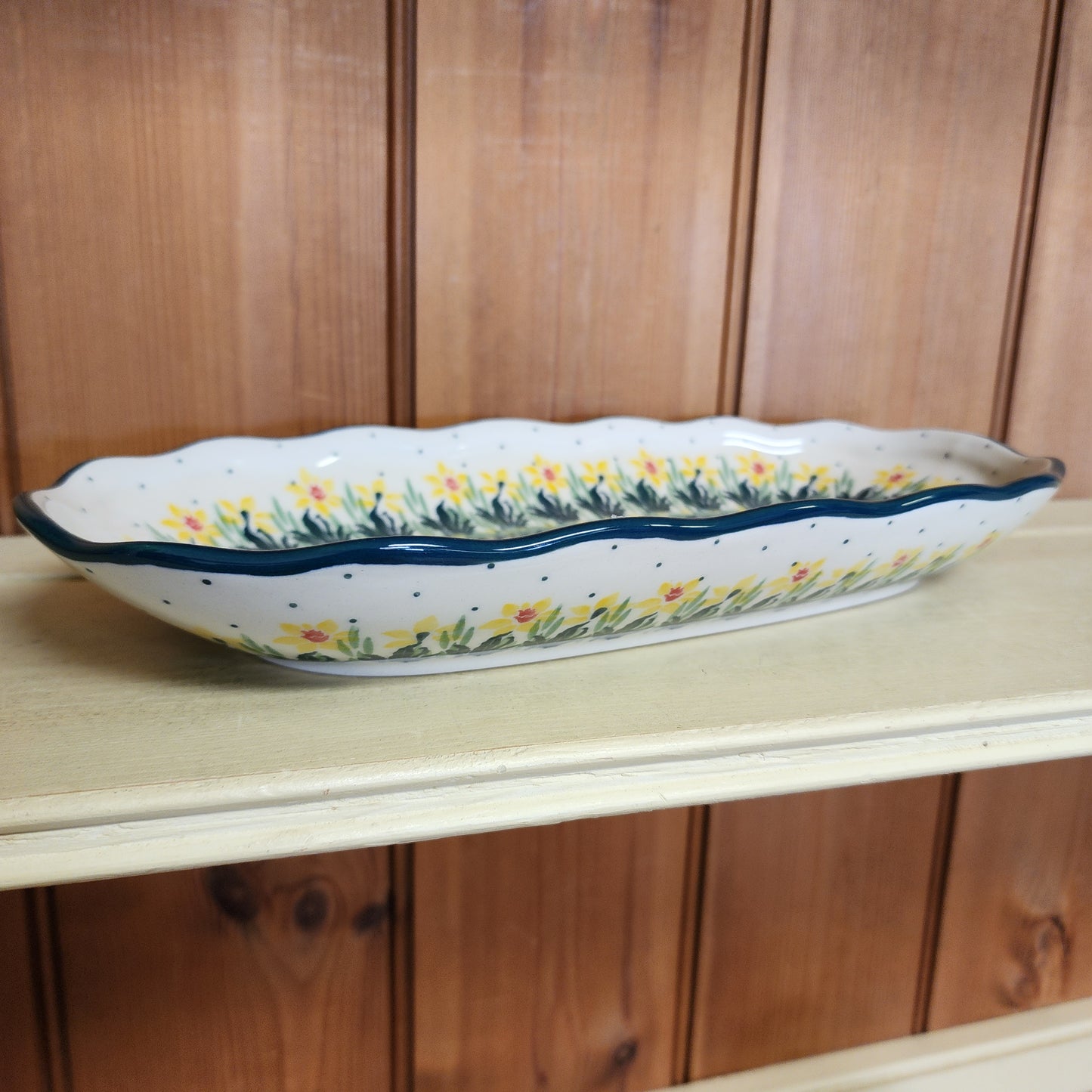 Tray Scalloped Oval 6.25" x 12.5" A42-2777Q Daffodil pf0526