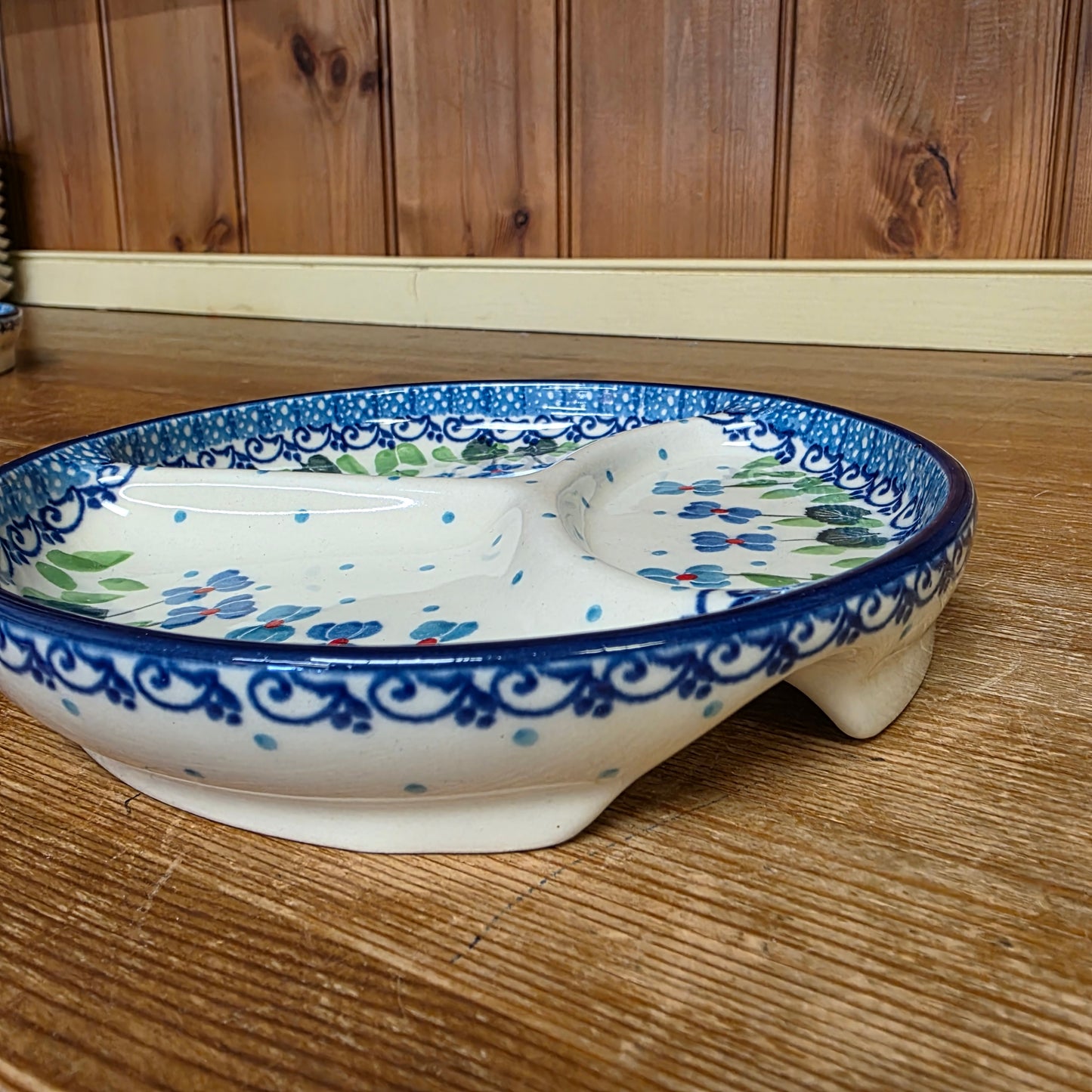 Divided Dish ~ 6.7" Round D29-2668X Dutch Iris pf0526