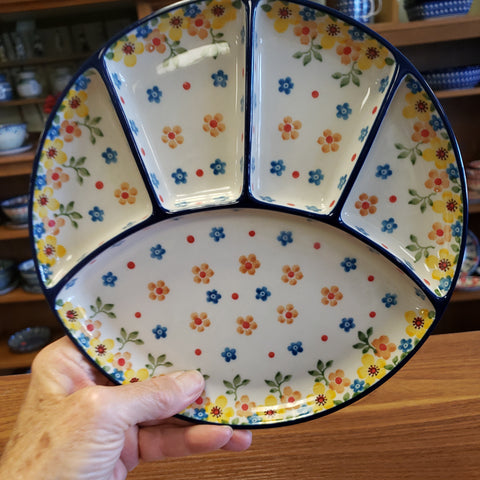 Dish ~ Divided ~ 8.75" 499-2225X ~ Buttercup pf0424