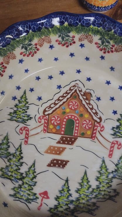 Baker 9"x2" / Round baker Fala w/tab handles/ 1121 Gingerbread House