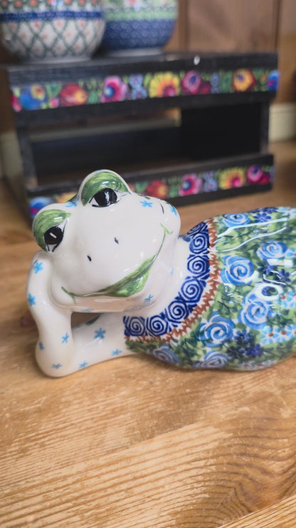Frog ~ Laying down green #1  / 11"