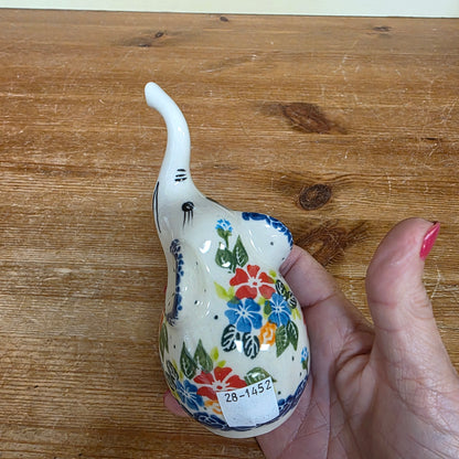 Elephant ring holder florals