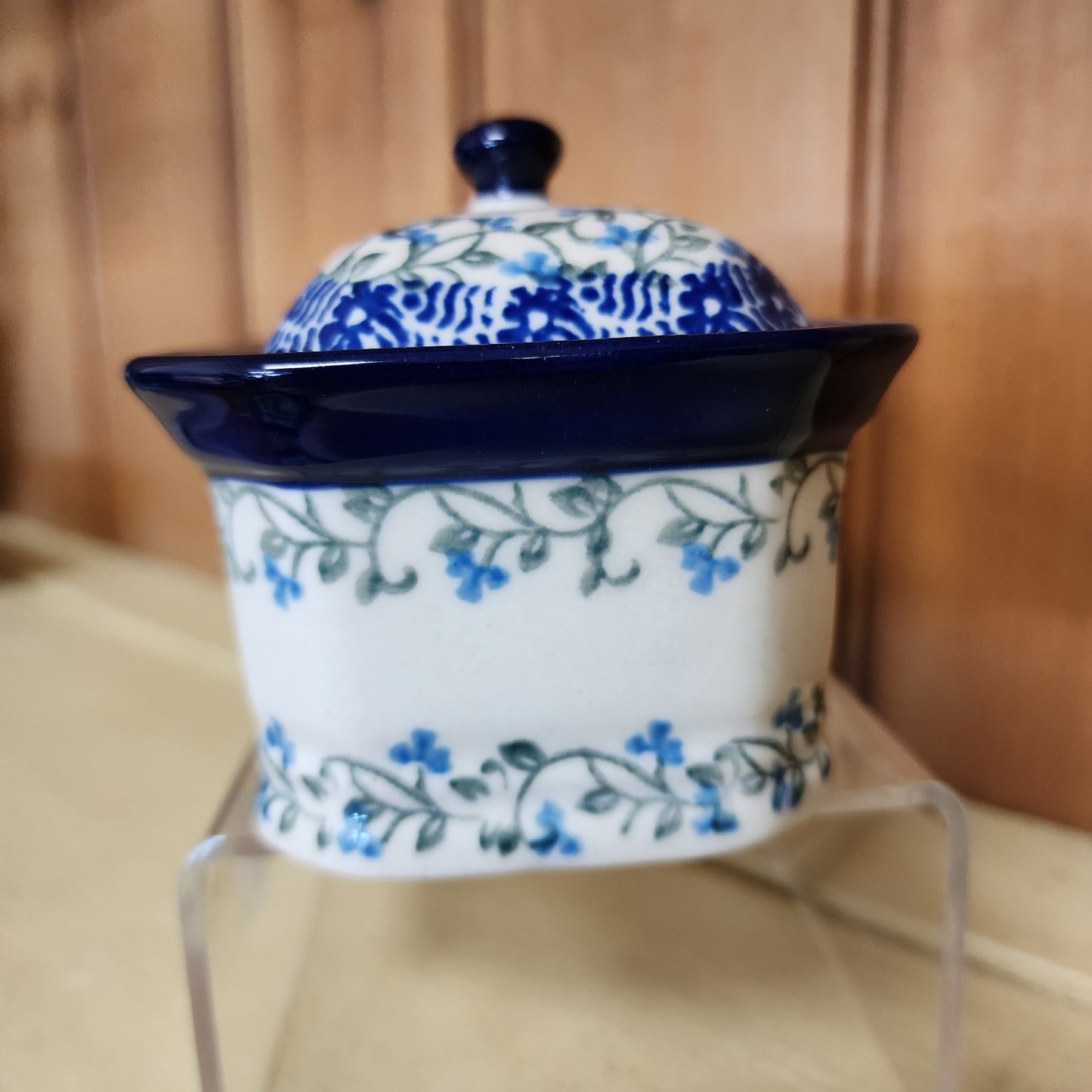 Covered Container   3.25"H x 3.5"W x 4.5"L    1932X ~ Song Bird