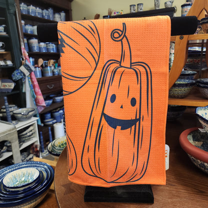 Towel /poly ~ orange jack o lantern pumpkin