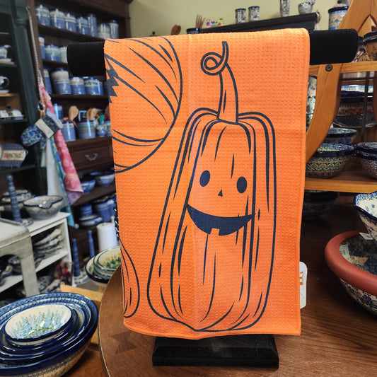 Towel /poly ~ orange jack o lantern pumpkin