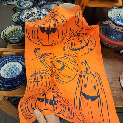 Towel /poly ~ orange jack o lantern pumpkin