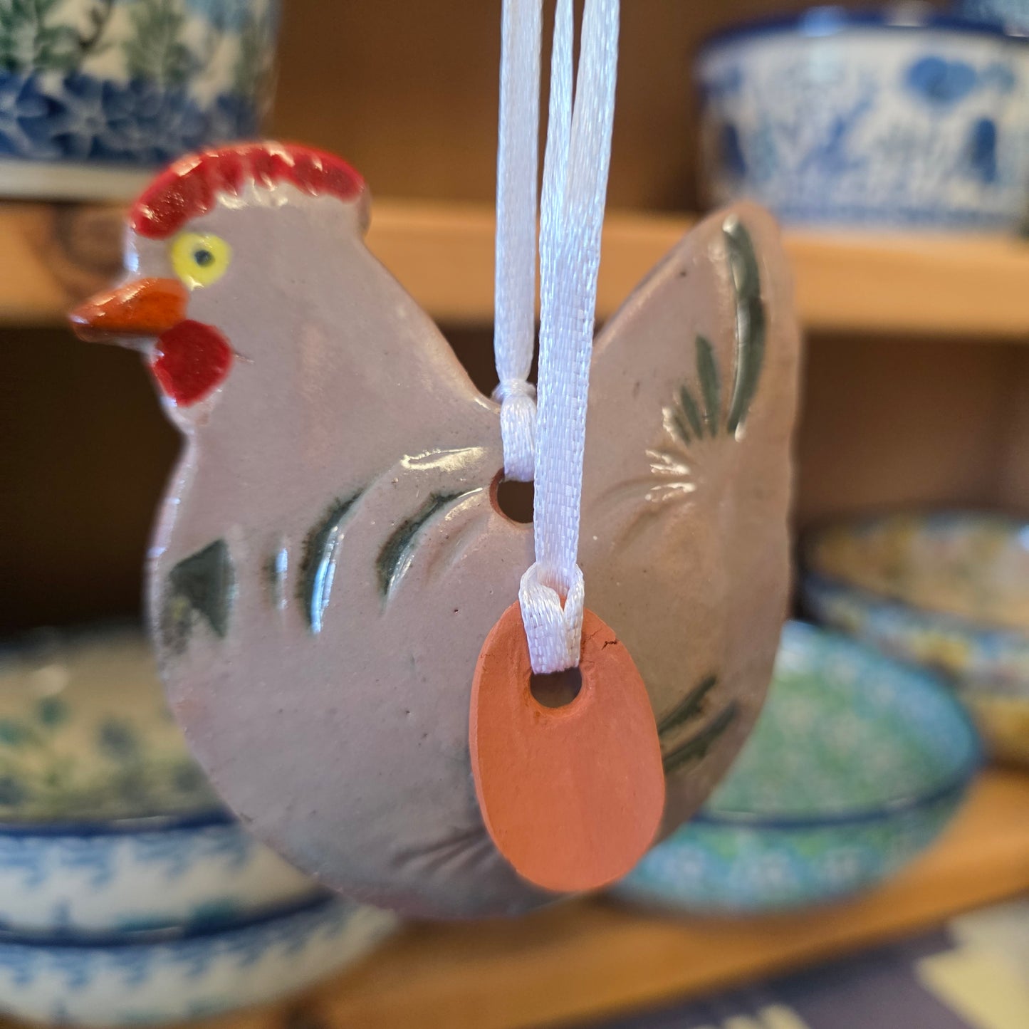 Ornament ~ (F) tan Chicken with Egg (3")   **NOT POLISH POTTERY**