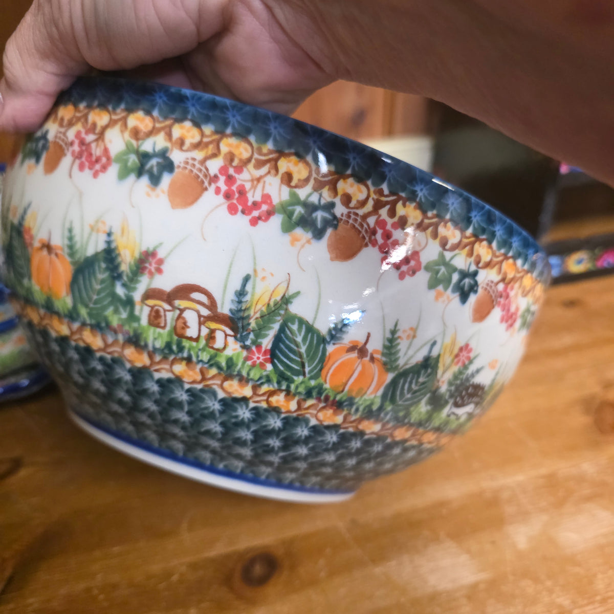 Bowl 9" Serving ~ #2. 1046 hedgehog (4.5" deep)