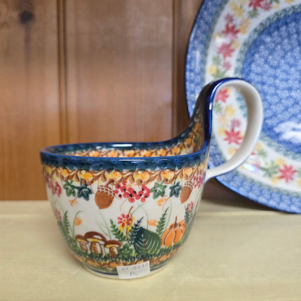 Bowl w/loop handle 1046 hedghog acorn mushroom