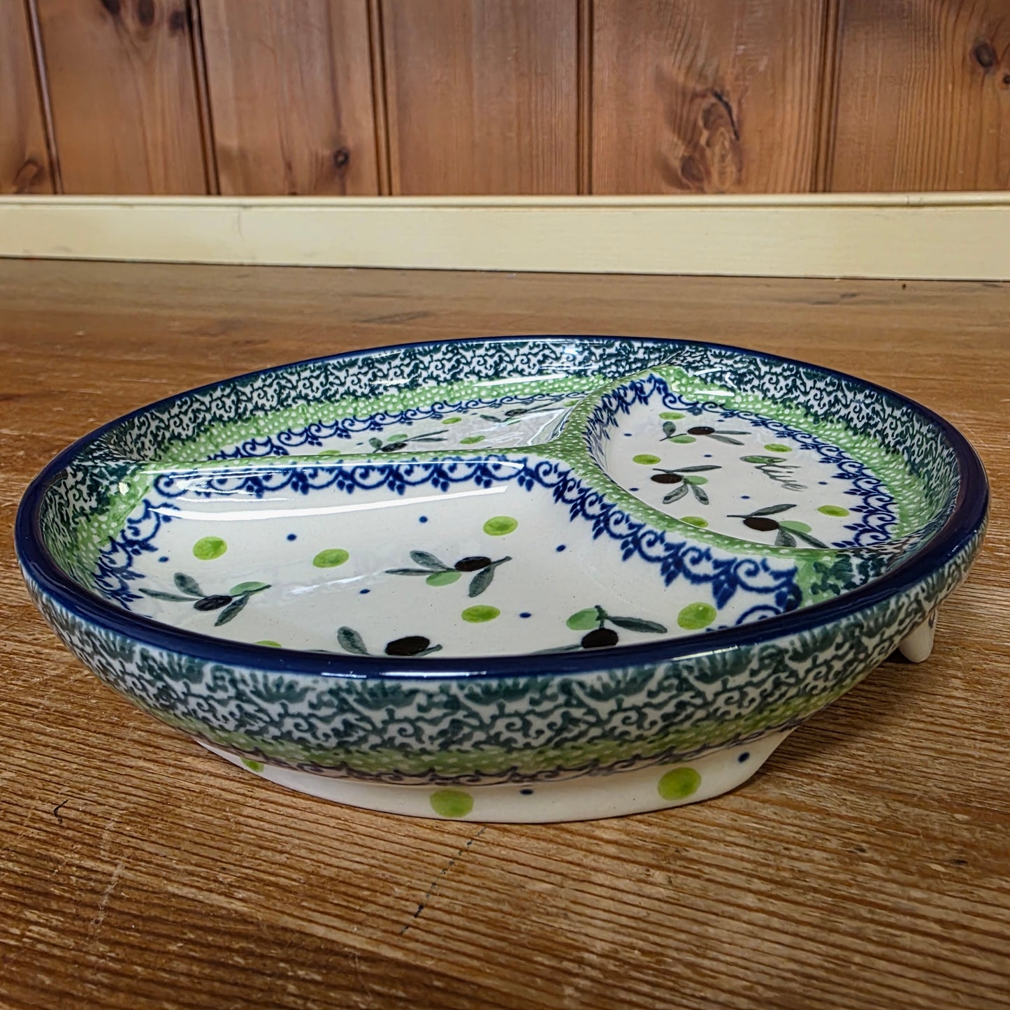 Divided Dish ~ 6.7" Round    D29-2379X  Olive Branch pf0526
