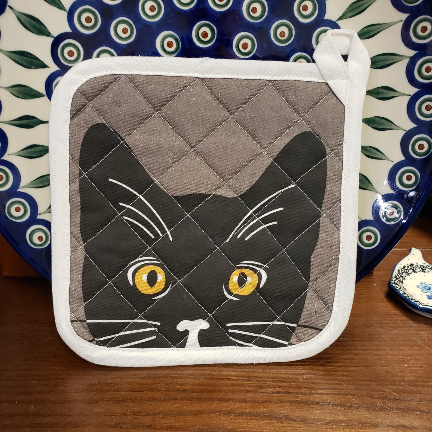 Pot Holder ~ Yellow Eyed Cat 8179