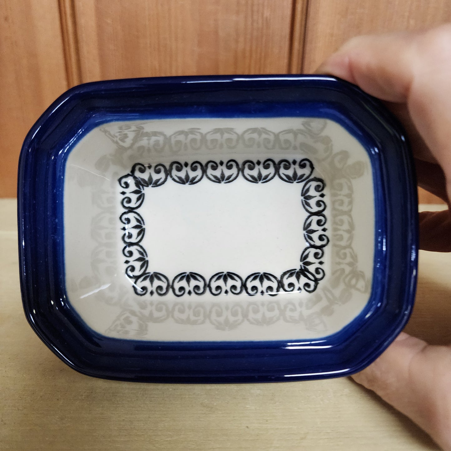 Covered Container   3.25"H x 3.5"W x 4.5"L    1513X ~ Peacock Feather