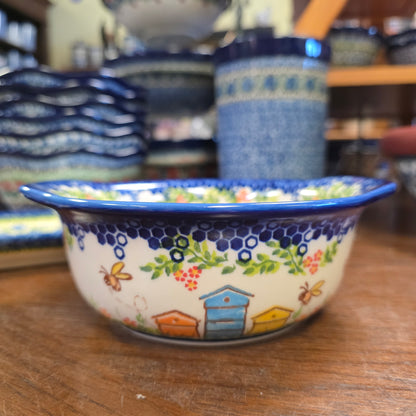 Baker/Bowl tab Handle Bee Hive 1042 / 6"x7" 2 cups