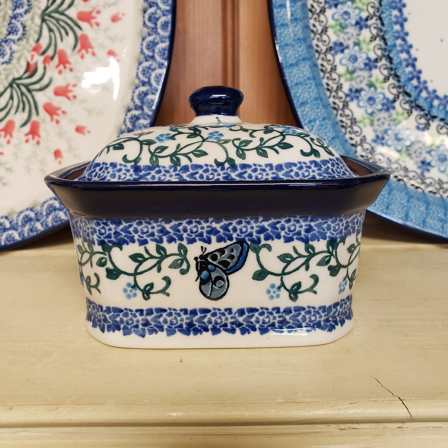 Covered Container ~ 3.25"H x 3.5"W x 4.5"L 385-1934X pf0425