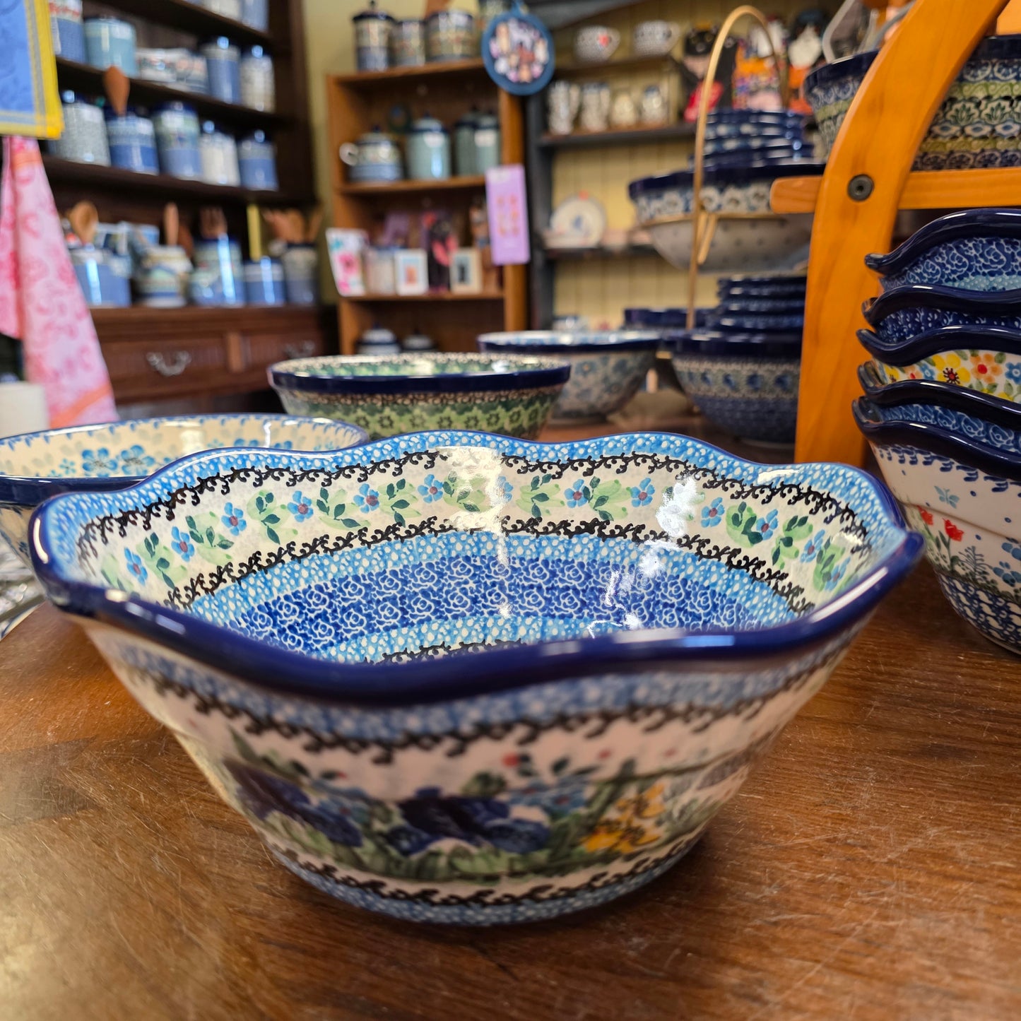 Bowl   Wavy Edge   Small  8" 691-U5132  U4 pf0526