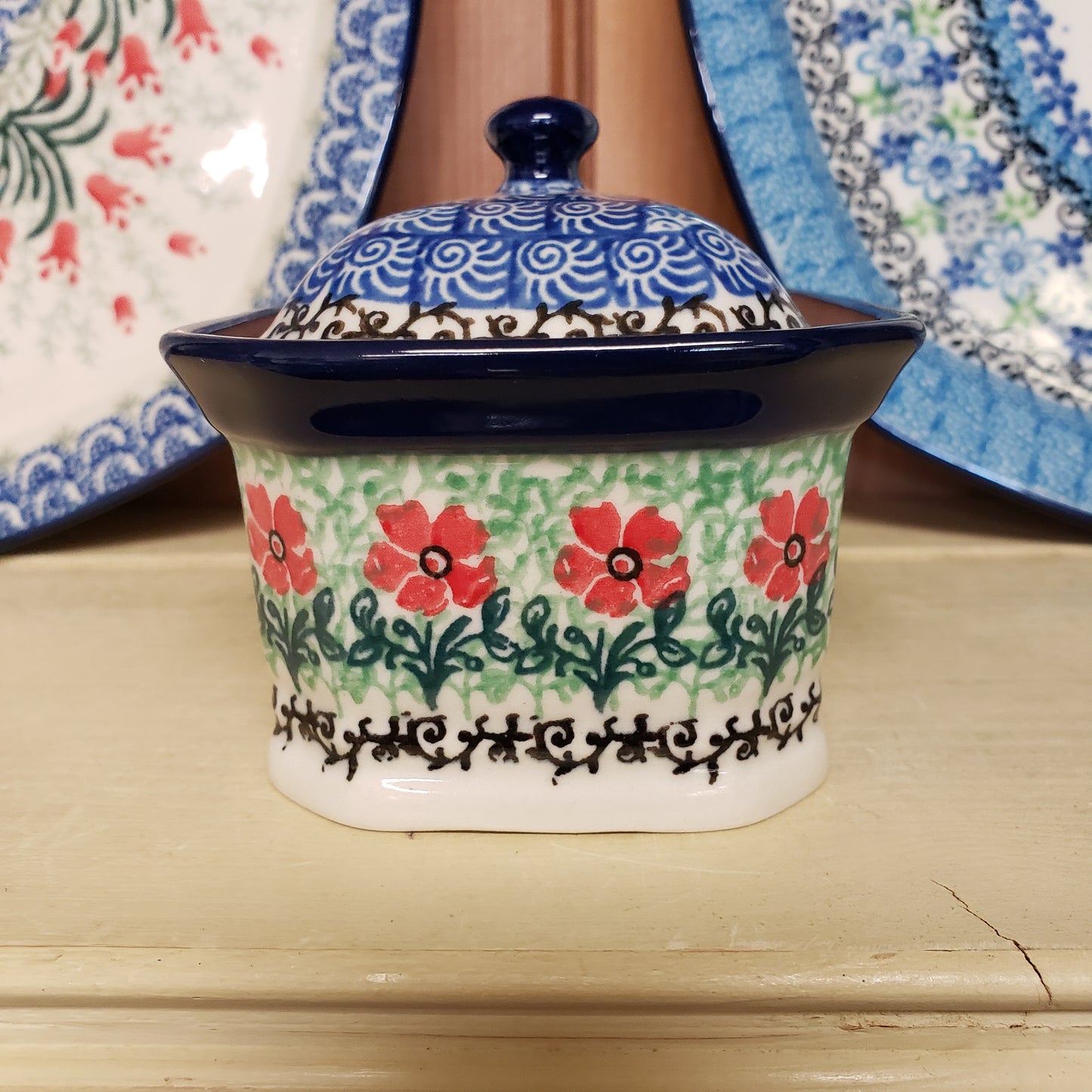 Covered Container ~ 3.25"H x 3.5"W x 4.5"L 385-1916X Maraschino