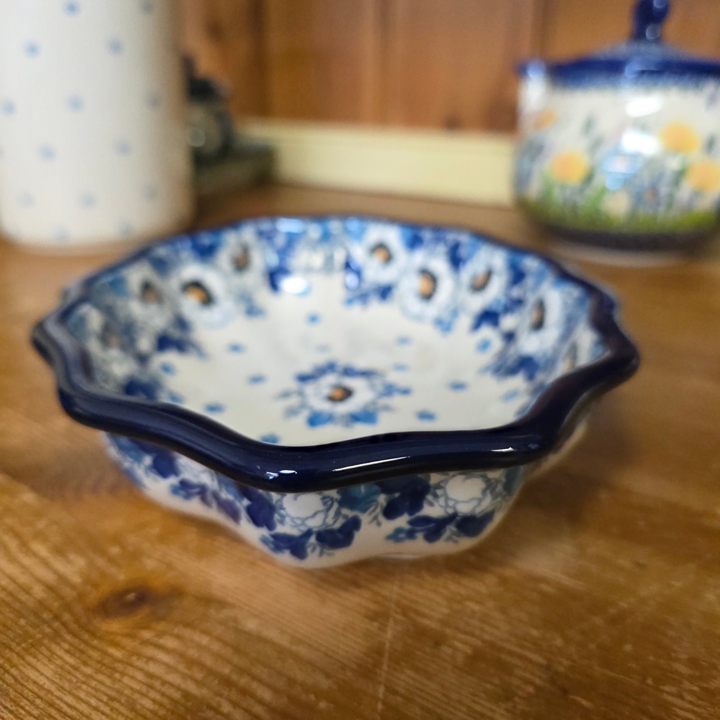 Bowl   Oval Fluted   6" x 7.5" A27-2222X  Snow Poppy pf0526