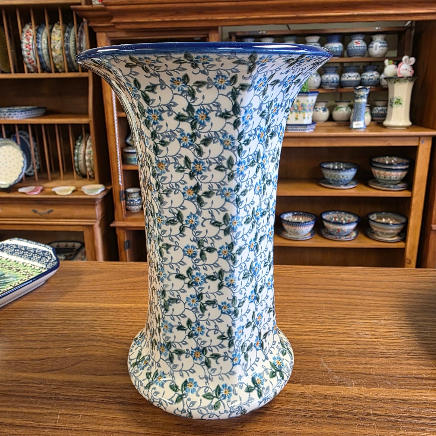 Vase ~ 9.5" 2089X ~ Forget Me Knots