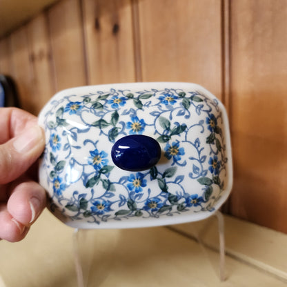 Covered Container   3.25"H x 3.5"W x 4.5"L    2089X ~ Forget Me Knots